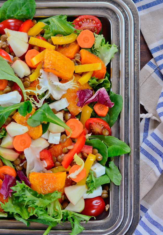 green salad with lentils, bell pepper and squash