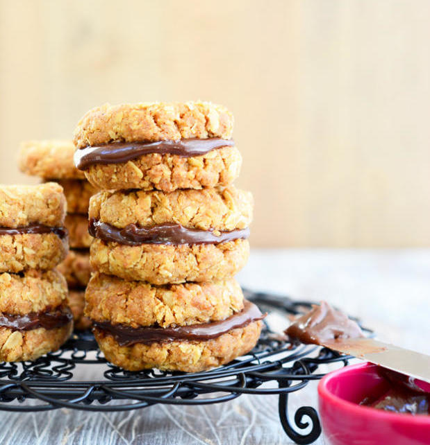 Oat Cookies with a creamy chocolate filling