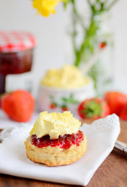 SCones with jam and cream 2