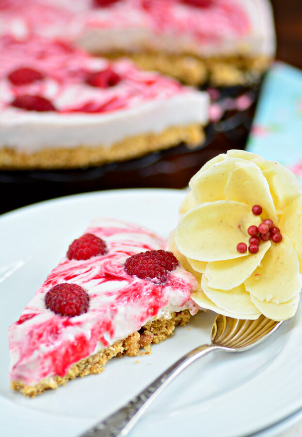 Raspberry-and-White-Chocolate-Cheesecake