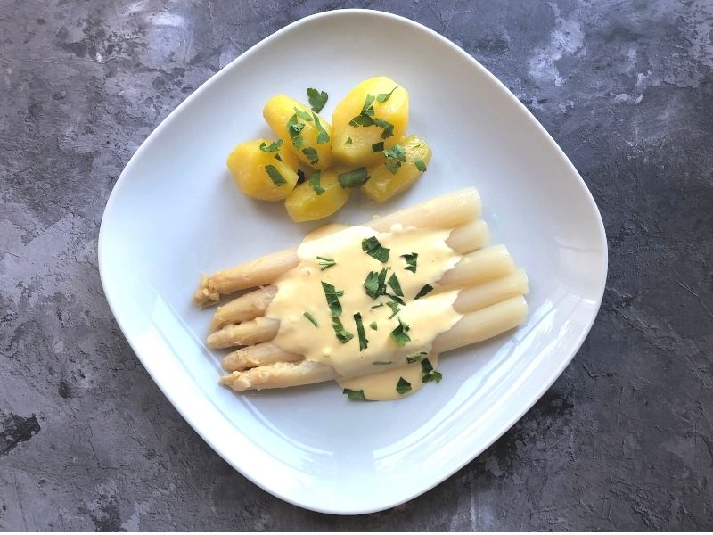 asparagus-hollandaise