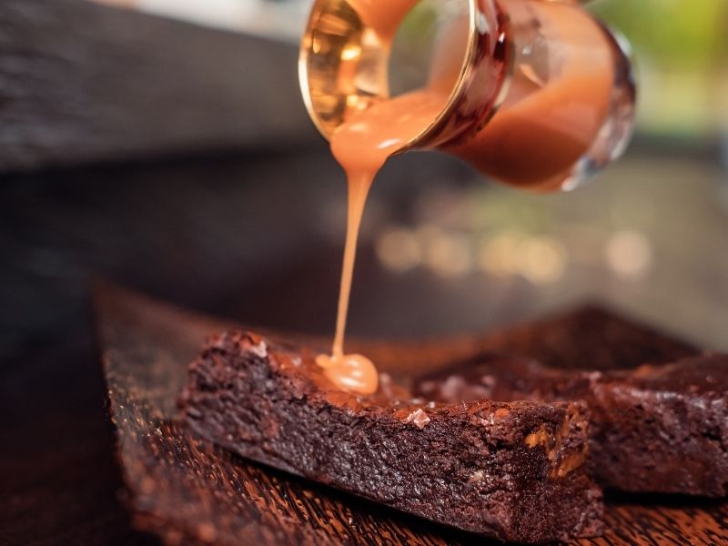 caramel-on-brownie