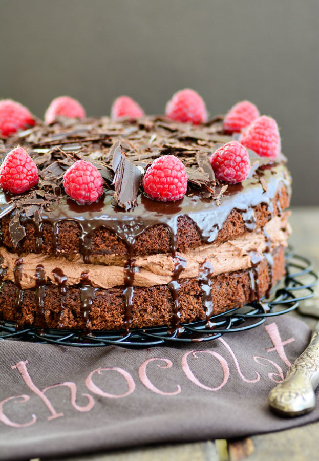 classic-filled-Chocolate-Cake