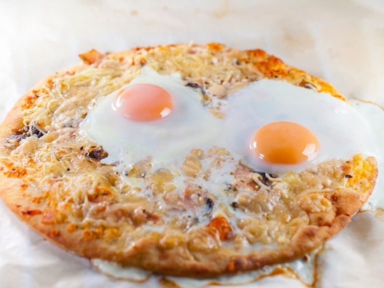 low-carb-thunfisch-pizza-close