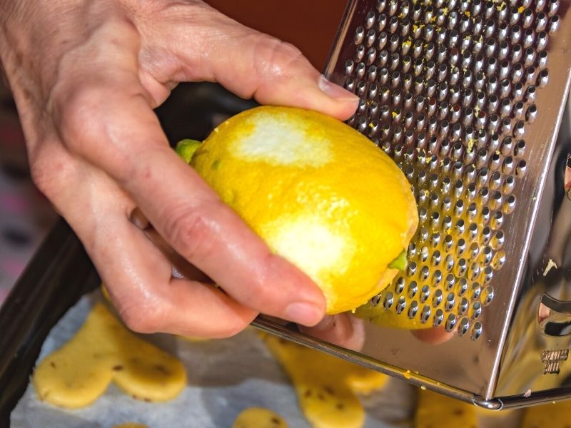 zesting-lemon-box-grater